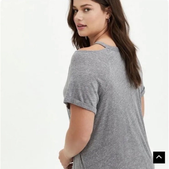 Torrid grey cold shoulder lips tee. Size 2. Nwt. - Picture 2 of 8